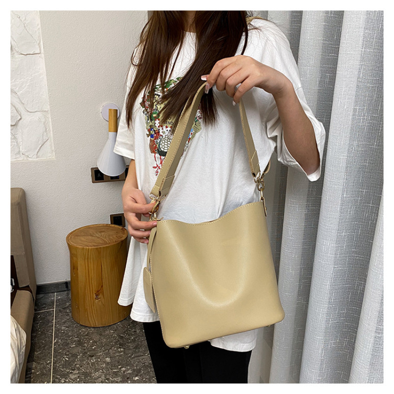 New Fashion Shoulder Bag Simple Portable Messenger Bags Women Handbags Large Capacity Retro Influence  Bucket Bag