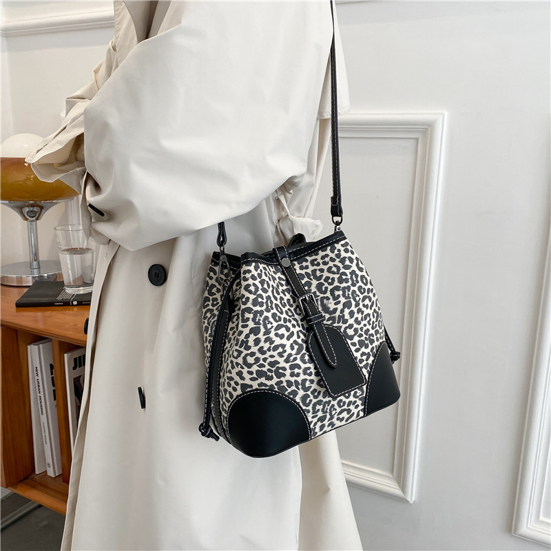 2021 New Trendy Fashion Handbag Leopard Crossbody Hangbags Ins Influence  All-Match Bucket Bag Women Hand Bags