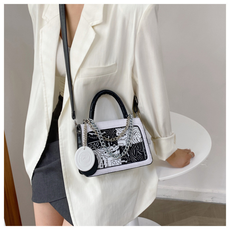 Ins New Black And White Contrast Printing Chain Handbags For Women 2021 New Crocodile Pattern Crossbody Bag Women Shoulder Bag