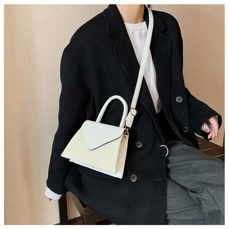 Triangle Cover Crocodile Pattern Magnetic Buckle Women's Shoulder Messenger Bag Casual Handbag