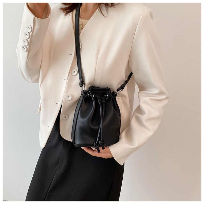 Online Shopping Fashion Soft Leather Drawstring Bucket Bag  Ins Simple Western-Style Crossbody Bag Women Hand Bags
