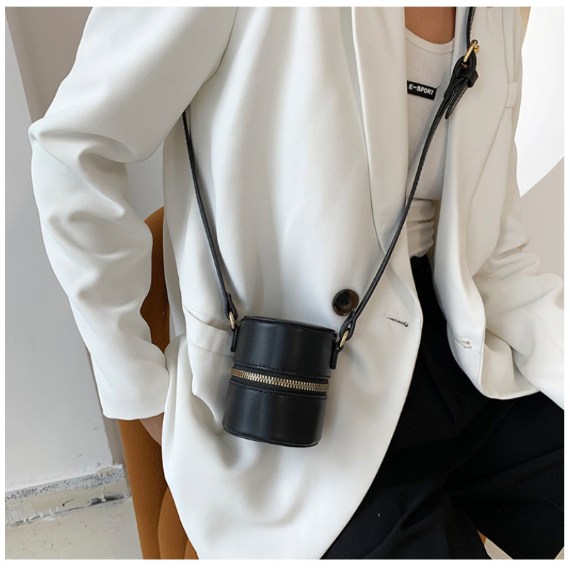 2021 New Korean Fashion Sling Bag Wholesale Simple Elegant Bags Women Handbags Ladies Bucket Crossbody Bag