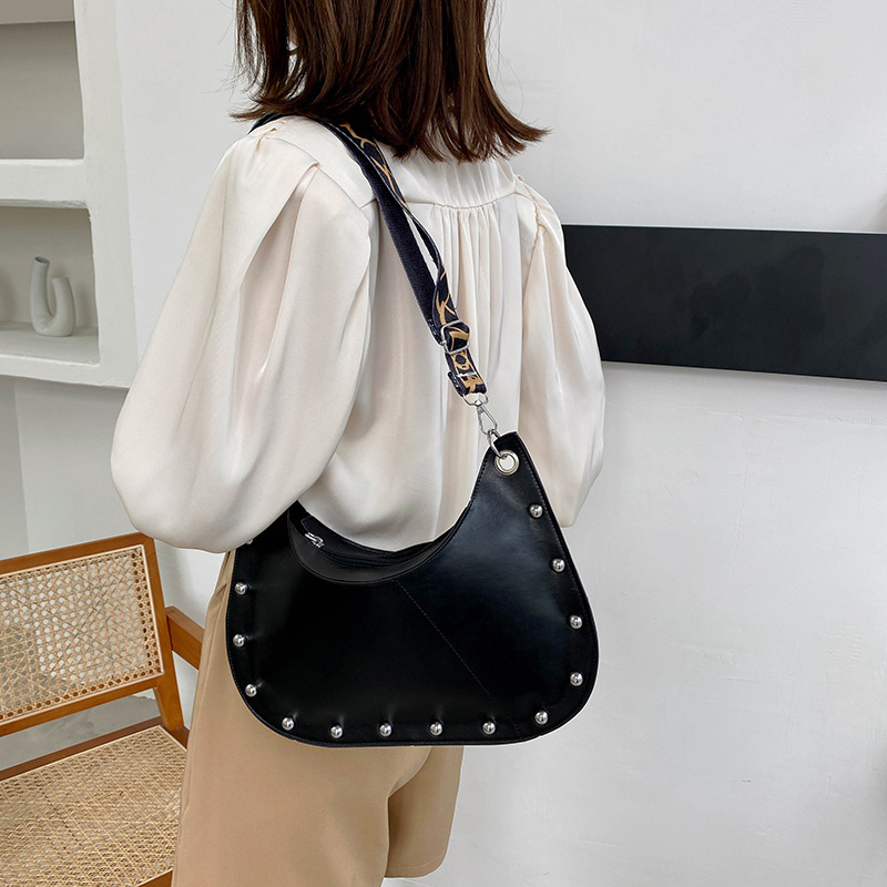 Women Single-Shoulder Rivet Messenger Underarm Bag