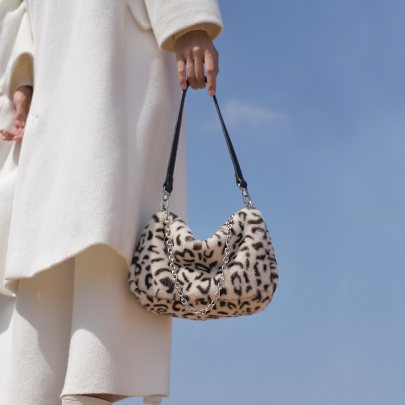 Ins 2021 New Trendy Fashion Handbag Wild Shoulder Handbag Autumn Winter Plush Leopard Print Underarm Bag Female Women Hand Bags