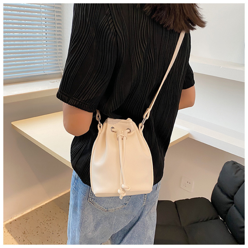 Online Shopping Fashion Soft Leather Drawstring Bucket Bag  Ins Simple Western-Style Crossbody Bag Women Hand Bags