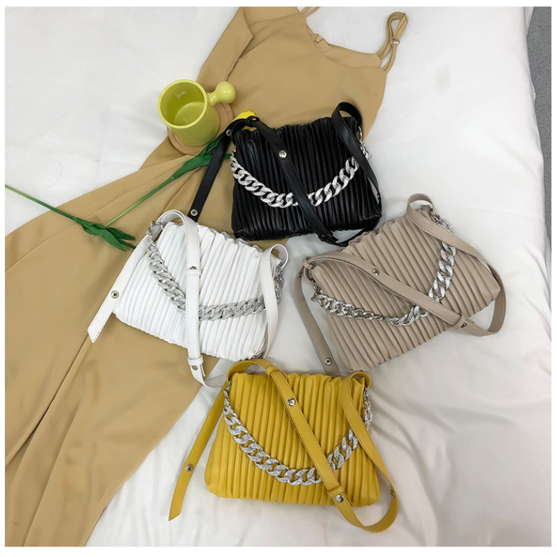 2021 New Fashion Crossbody Handbags Female Bag Chain Women Hand Bags Elegant Fold Cloud Ladies Purses And Handbags