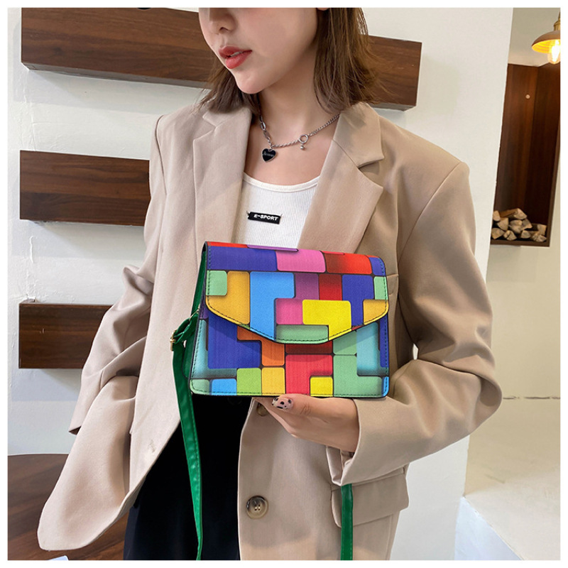 Ins Rainbow Color Street Trend Messenger Bags Shoulder Bag Creative Fun Fashion Magic Stitching Color Chain Crossbody Bag