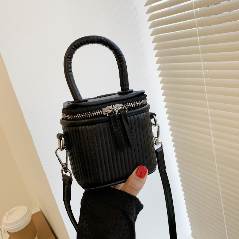 2021 Fashion Striped Mini Lipstick Small Bag  New Fashion Portable Bucket Bag Personalized Messenger Bag