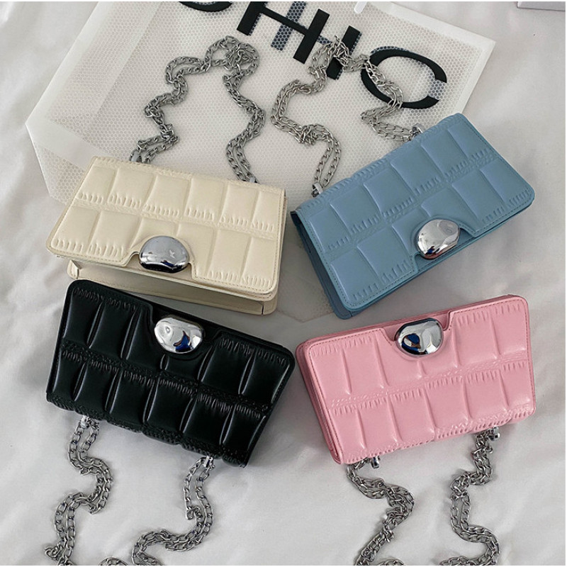 2021 New  Summer Pearl Portable Handbag Trendy Cool Girl Chain Crossbody Bag Purses And Handbags