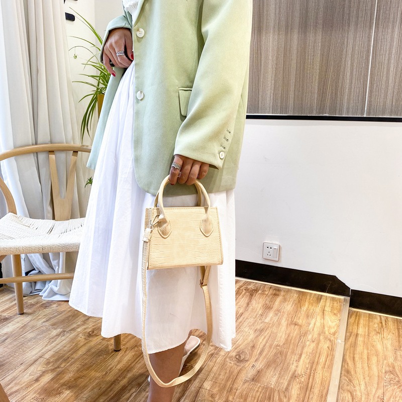 가죽 소재의 레트로 여성용 대각선 숄더백