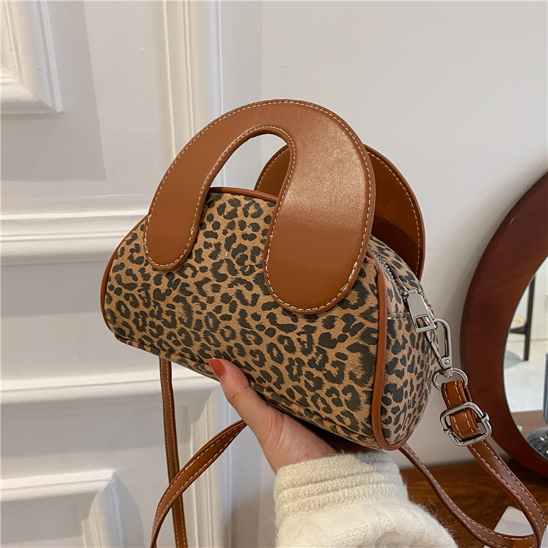 2021 Autumn New Niche Design Leopard Crossbody Shoulder Dumpling Bag Ins Fashion Printed Women Purses And Handbags