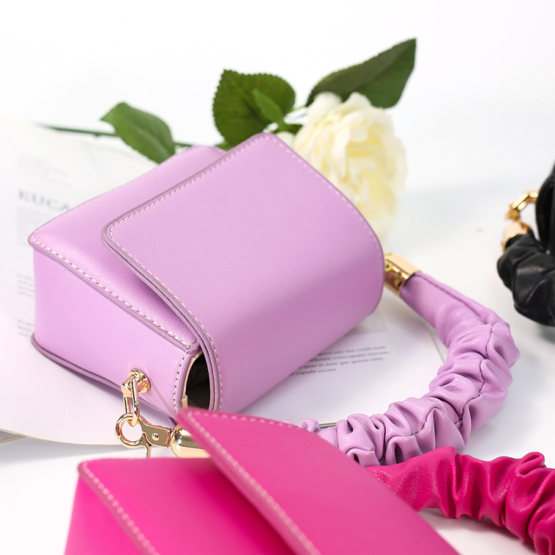 Wholesale Summer Popular Mini Bag Female 2021 New Trendy Fresh Fashion Small Square Bag Messenger Chain Ruched Hand Bags