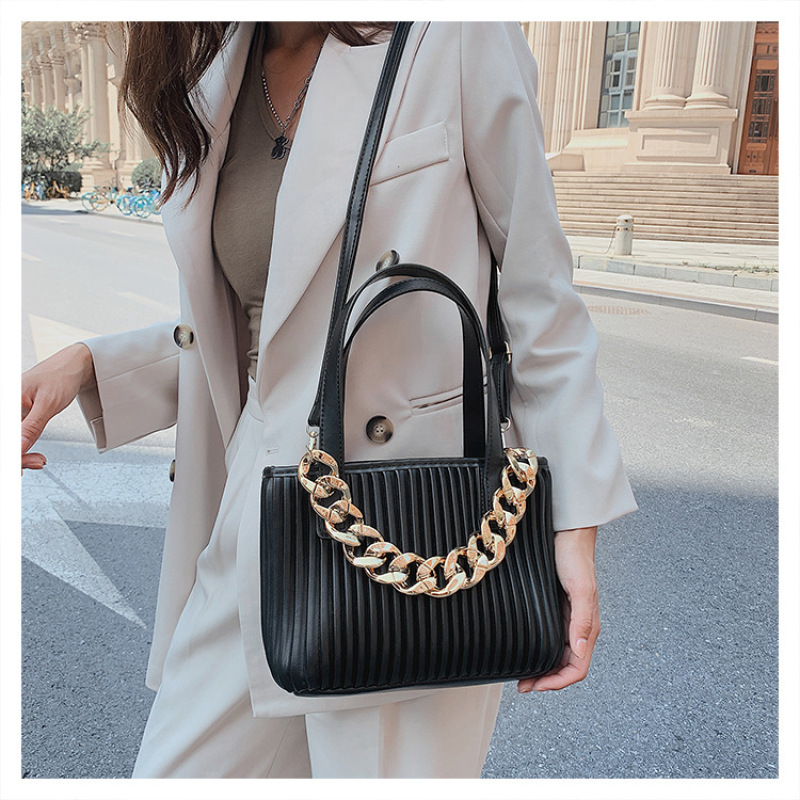 Korean Style New Trendy Fashion Fold Handbags Chain Designer Purses Ins Pu Leather Crossbody Handbags Women Hand Bags