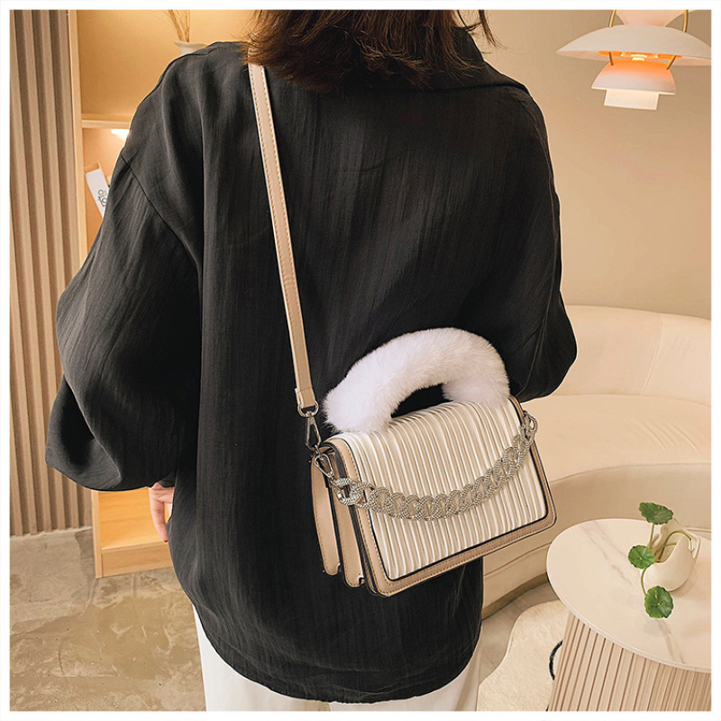 New Comfortable Purses 2021 Plush Handbag Chain Crossbody Bags Elegant Pu Leather Women Hand Bags Ladies Purses And Handbags