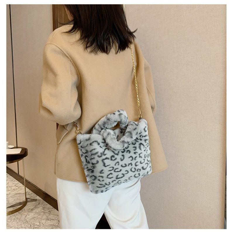 New Winter Girl Plush Leopard Print Handbag 2021 Winter Female Handbag Plush Chain Crossbody Bag Ladies Purses And Hangbags