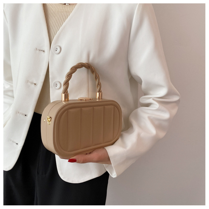 Elegant Ladies French Horizontal Bread Hand Bags Ins New Lady Woven Portable Box Bag Cross Body Handbag and Purse