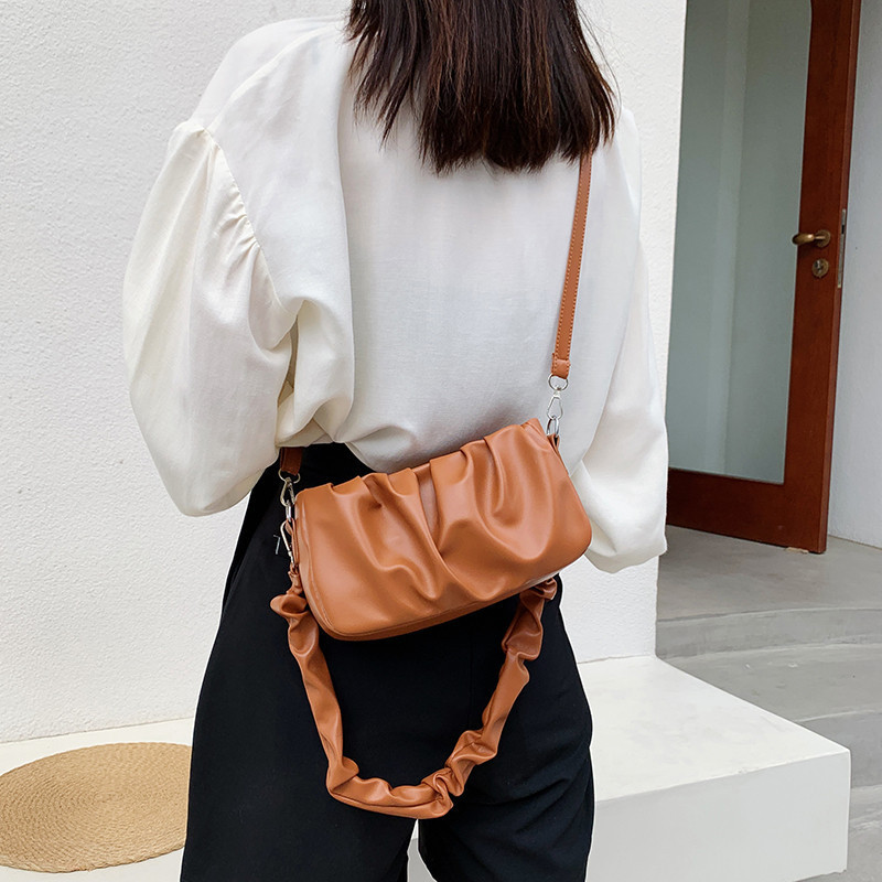 Wholesale Korean Style New Crossbody Bag 2021 Summer Hot Sale Luxury Handbags For Women Ins Lady Cloud Bag