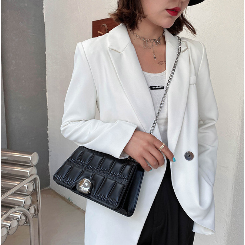 2021 New  Summer Pearl Portable Handbag Trendy Cool Girl Chain Crossbody Bag Purses And Handbags