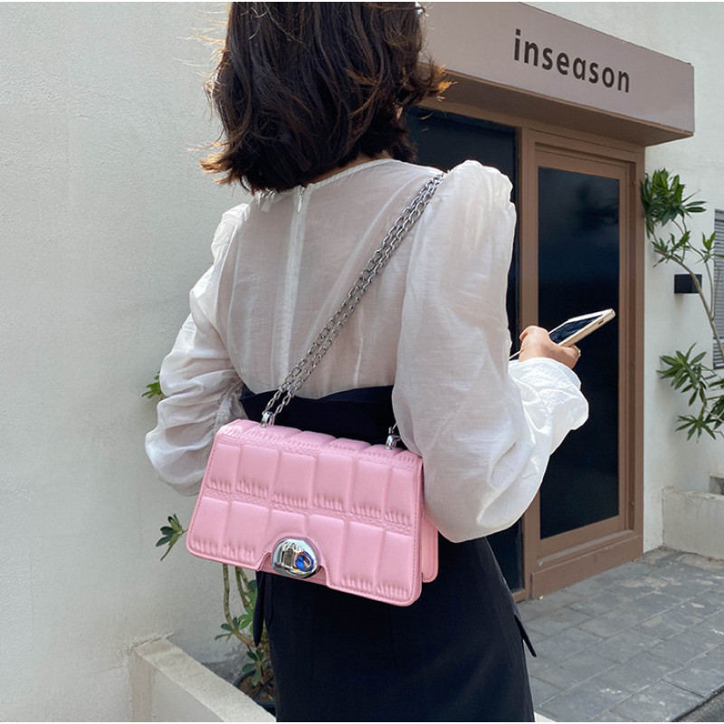 2021 New  Summer Pearl Portable Handbag Trendy Cool Girl Chain Crossbody Bag Purses And Handbags