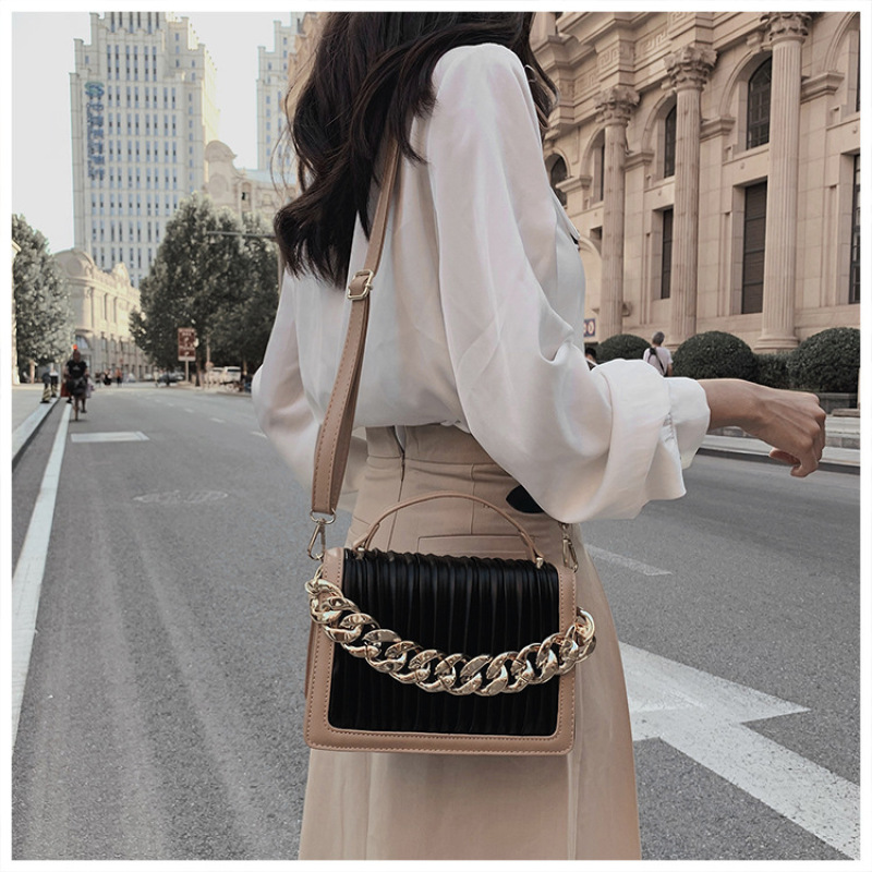 Ins Fashion Simple Style Bags Women Handbags Ladies 2021 New Fashion Fold Shoulder Bag Trendy Purses And Handbags