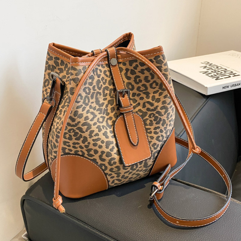 2021 New Trendy Fashion Handbag Leopard Crossbody Hangbags Ins Influence  All-Match Bucket Bag Women Hand Bags