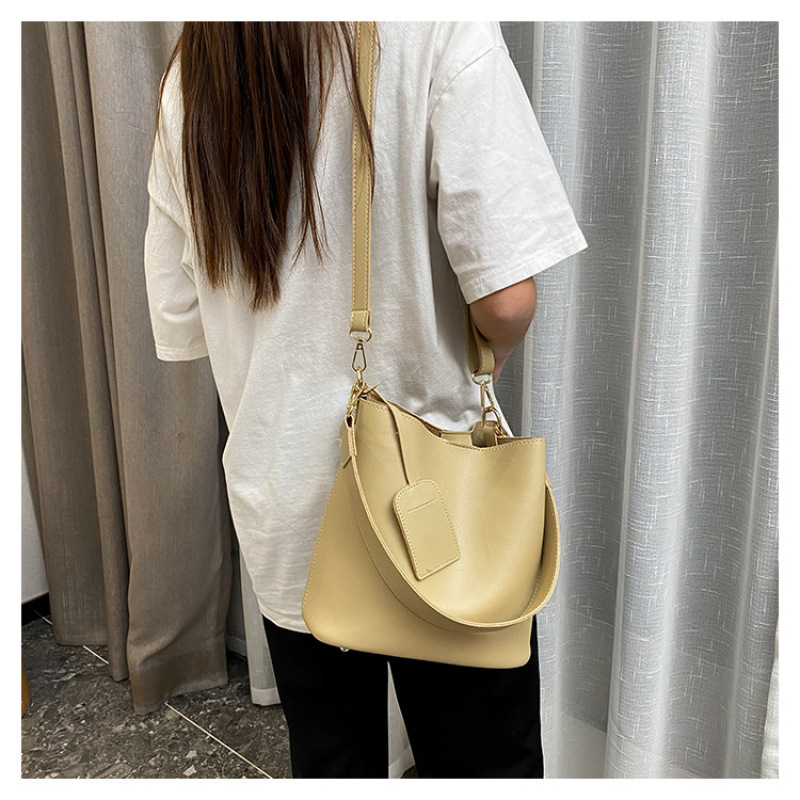New Fashion Shoulder Bag Simple Portable Messenger Bags Women Handbags Large Capacity Retro Influence  Bucket Bag