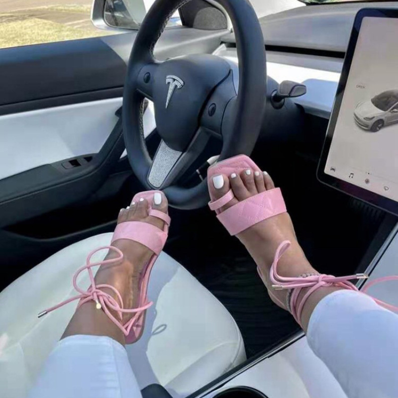 Fashion Design Strap Flat Sandals Summer Ladies Leather Sandals and Slippers Square Head Low Heels Casual Slippers