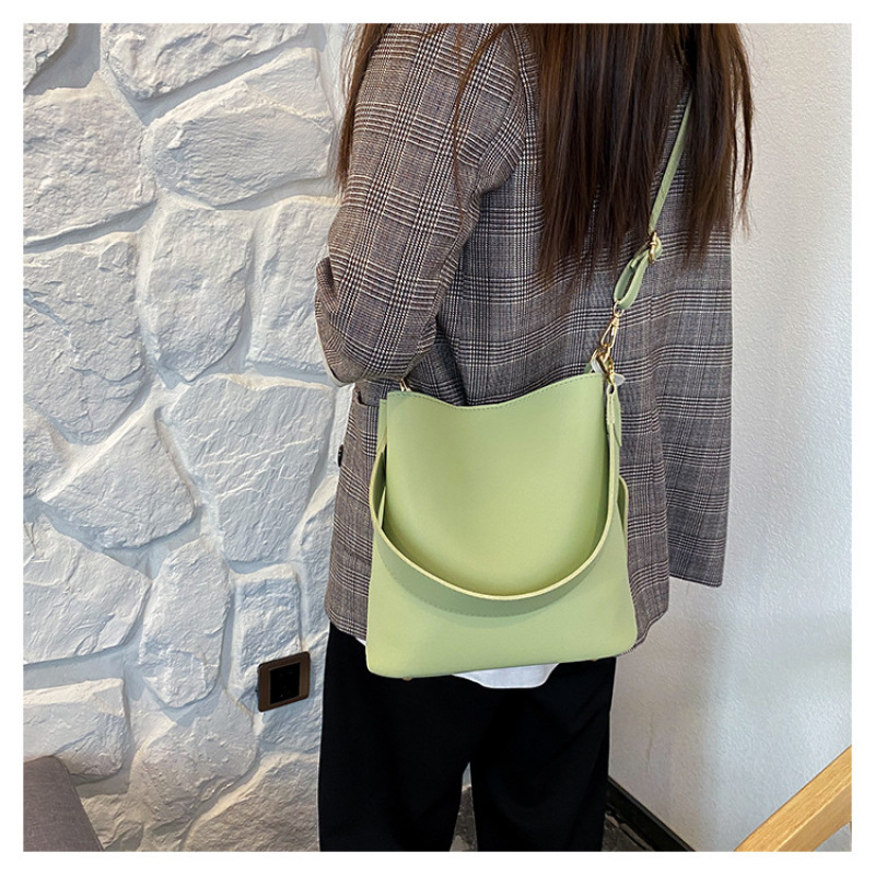 New Fashion Shoulder Bag Simple Portable Messenger Bags Women Handbags Large Capacity Retro Influence  Bucket Bag