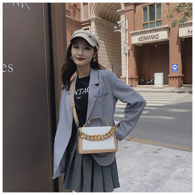 Ins Fashion Simple Style Bags Women Handbags Ladies 2021 New Fashion Fold Shoulder Bag Trendy Purses And Handbags