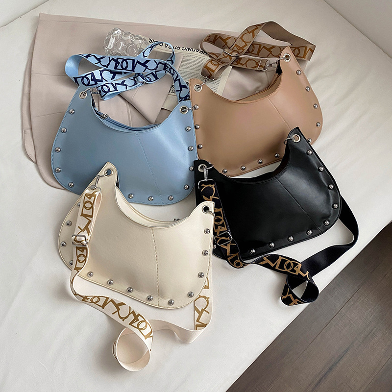 Women Single-Shoulder Rivet Messenger Underarm Bag