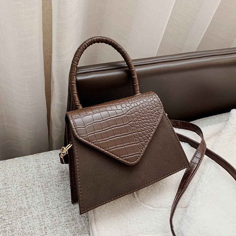 Triangle Cover Crocodile Pattern Magnetic Buckle Women's Shoulder Messenger Bag Casual Handbag