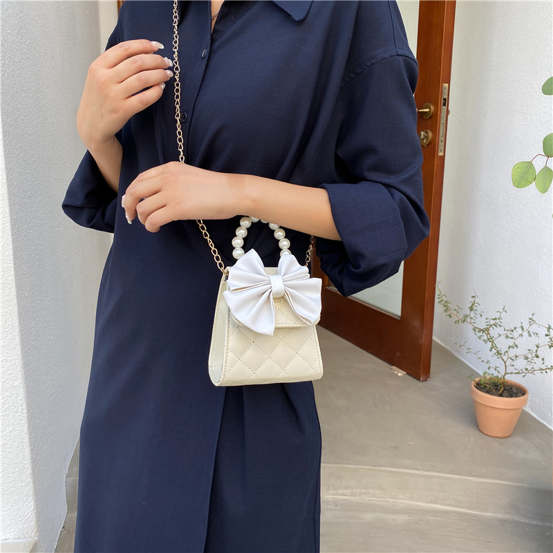 2021 New Trendy Macaron Pearl Mini Fashion Handbag Ins Bow Chain Simple One-Shoulder Messenger Bag Ladies Handbags Women Bags