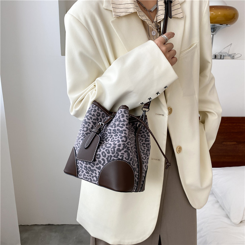 2021 New Trendy Fashion Handbag Leopard Crossbody Hangbags Ins Influence  All-Match Bucket Bag Women Hand Bags
