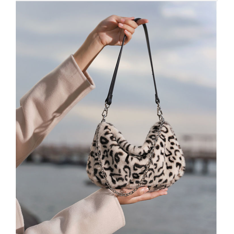 Ins 2021 New Trendy Fashion Handbag Wild Shoulder Handbag Autumn Winter Plush Leopard Print Underarm Bag Female Women Hand Bags