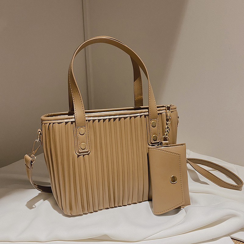 New Large-Capacity Tote Bag Vertical Stripes Elegant Ladies Shoulder Bag Ins Popular Messenger Bag