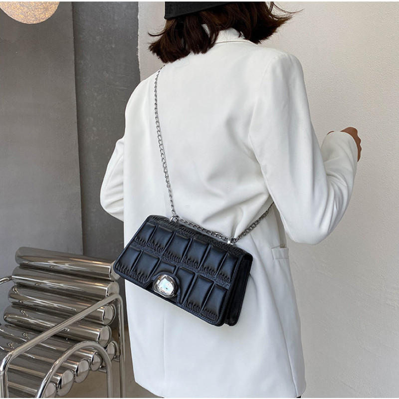 2021 New  Summer Pearl Portable Handbag Trendy Cool Girl Chain Crossbody Bag Purses And Handbags