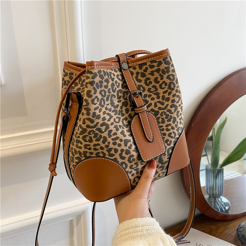 2021 New Trendy Fashion Handbag Leopard Crossbody Hangbags Ins Influence  All-Match Bucket Bag Women Hand Bags