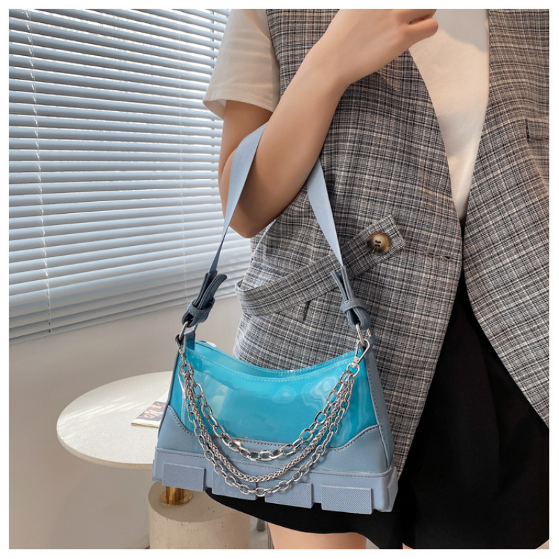 2021 Newtrendy Crossbody Women Hand Bags New Designer Leather Handbags Trendy Chain Clutch Handbags For Ladies