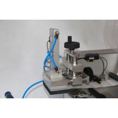 LM60 Flattening Labeling Machine Semi Automatic Pneumatic Plane Bottle Labeling Machine With Vacuum Pump