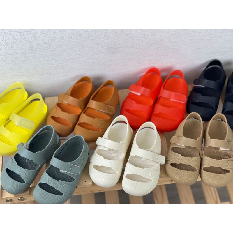 Conyson Wholesale Hot Summer New Baby Children 2023 Kids Shoes Designer Slippers Unisex Pvc Beach Light Weight Kids Sandals