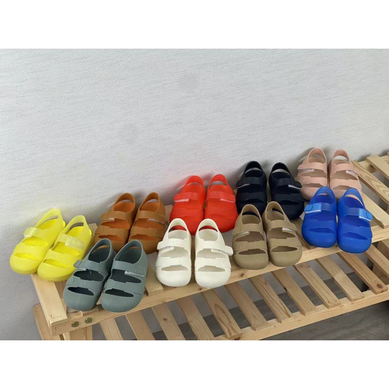 Conyson Wholesale Hot Summer New Baby Children 2023 Kids Shoes Designer Slippers Unisex Pvc Beach Light Weight Kids Sandals