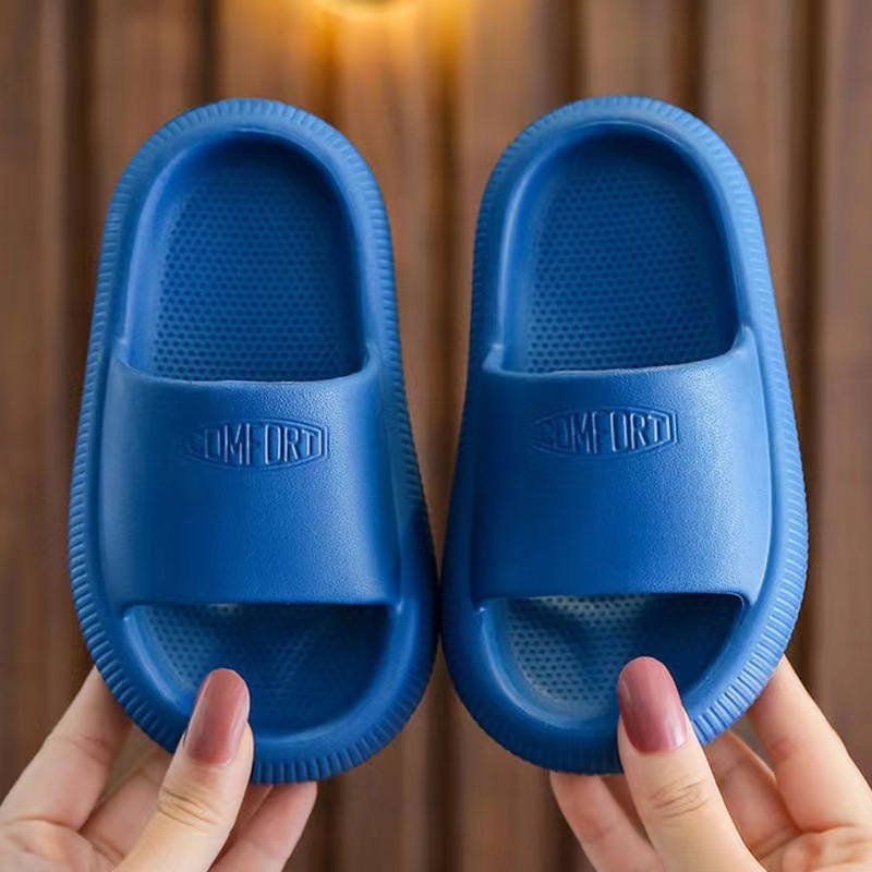 Conyson New Arrival Summer Non-Slip Bulk Slippers Soft Bottoming Thick Home PVC Unisex Slippers Beach Sandals Kids Solid Color