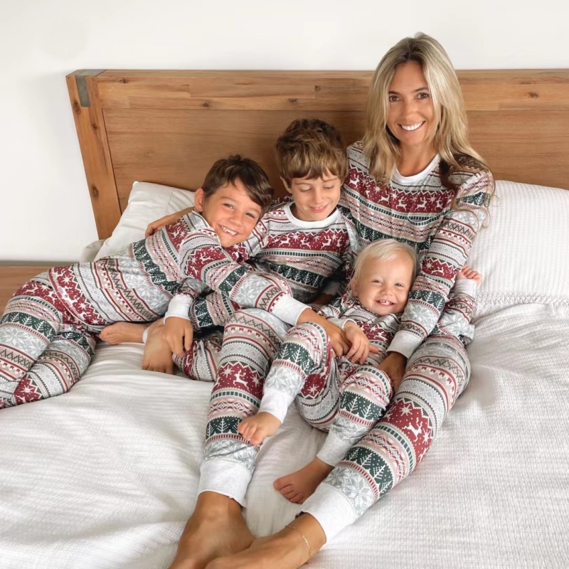 New Christmas Pajamas Set Mommy and Me Elk Print Family Suits Father Mother Kids Homewear Xmas Sleepwear Clothes