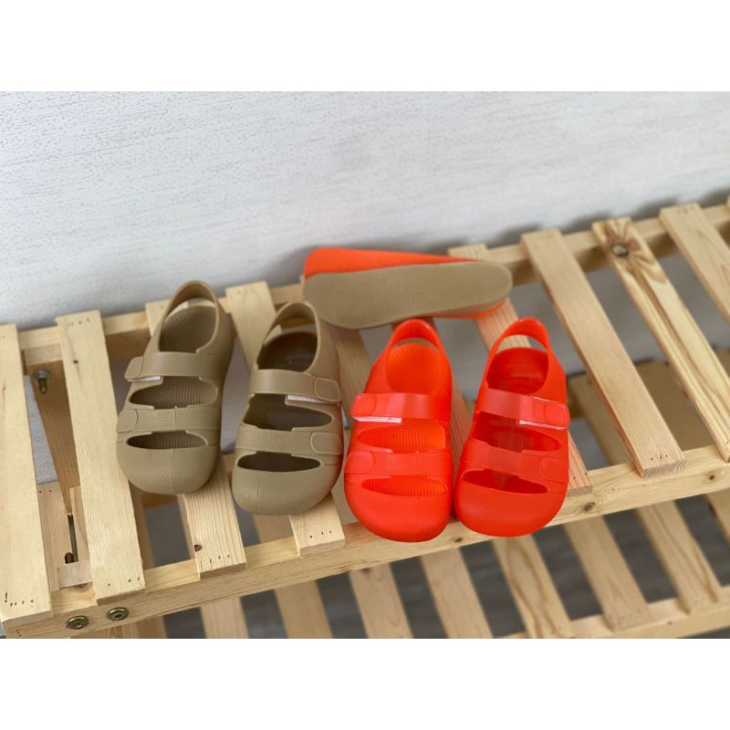 Conyson Wholesale Hot Summer New Baby Children 2023 Kids Shoes Designer Slippers Unisex Pvc Beach Light Weight Kids Sandals