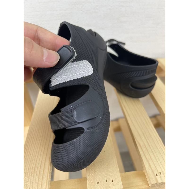 Conyson Wholesale Hot Summer New Baby Children 2023 Kids Shoes Designer Slippers Unisex Pvc Beach Light Weight Kids Sandals