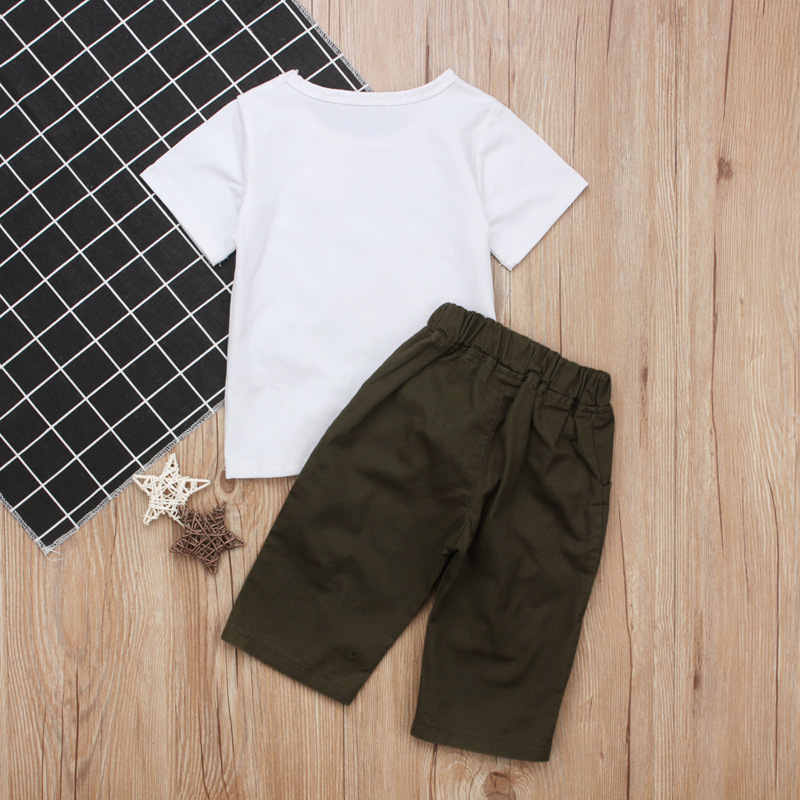 Conjunto de roupas de verão para meninas e bebês da Conyson Design, composto por blusa com detalhes em cílios e calça comprida com recortes.