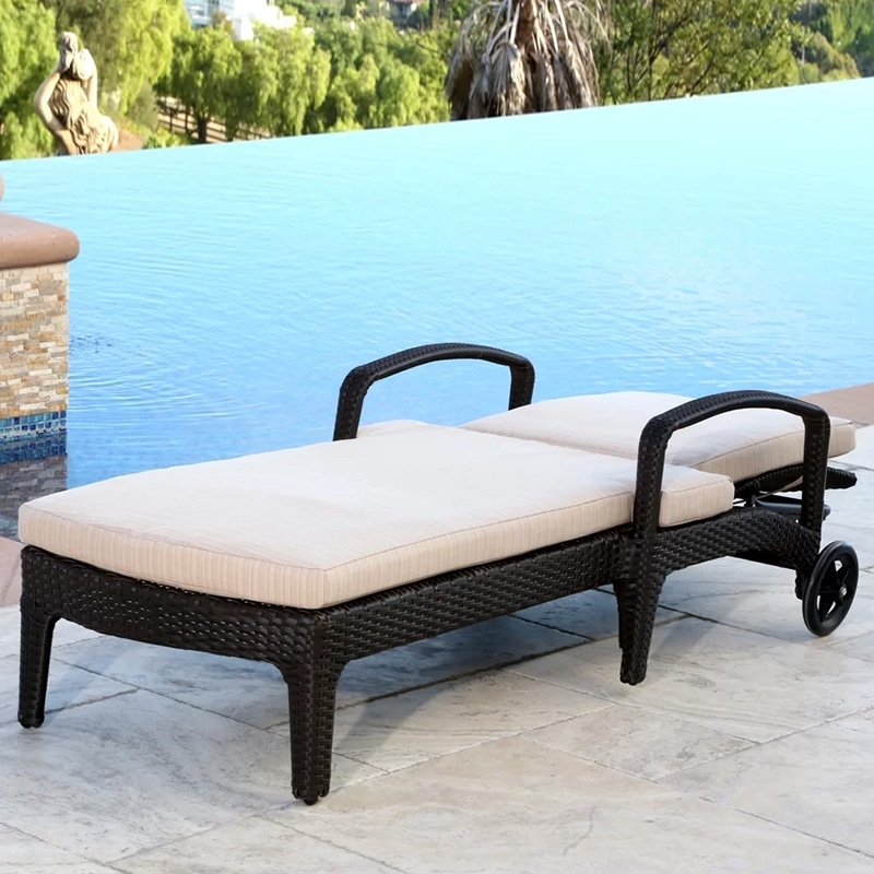 PE Rattan Knock-Down Beach Sun Lounger with  Adjustable Backrest, Cushion and Wheels for Beach Pool Use