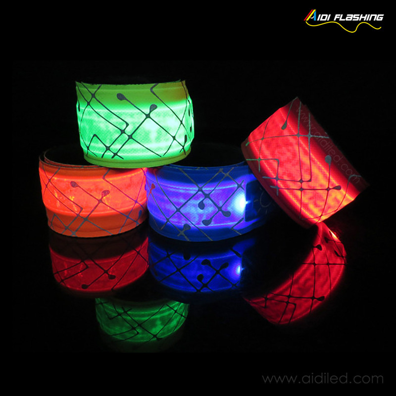 Banda de bofetadas LED Banda de LED Luces de pulsera de bofetadas LED Banda luminosa para actividad de carrera Batería reemplazable