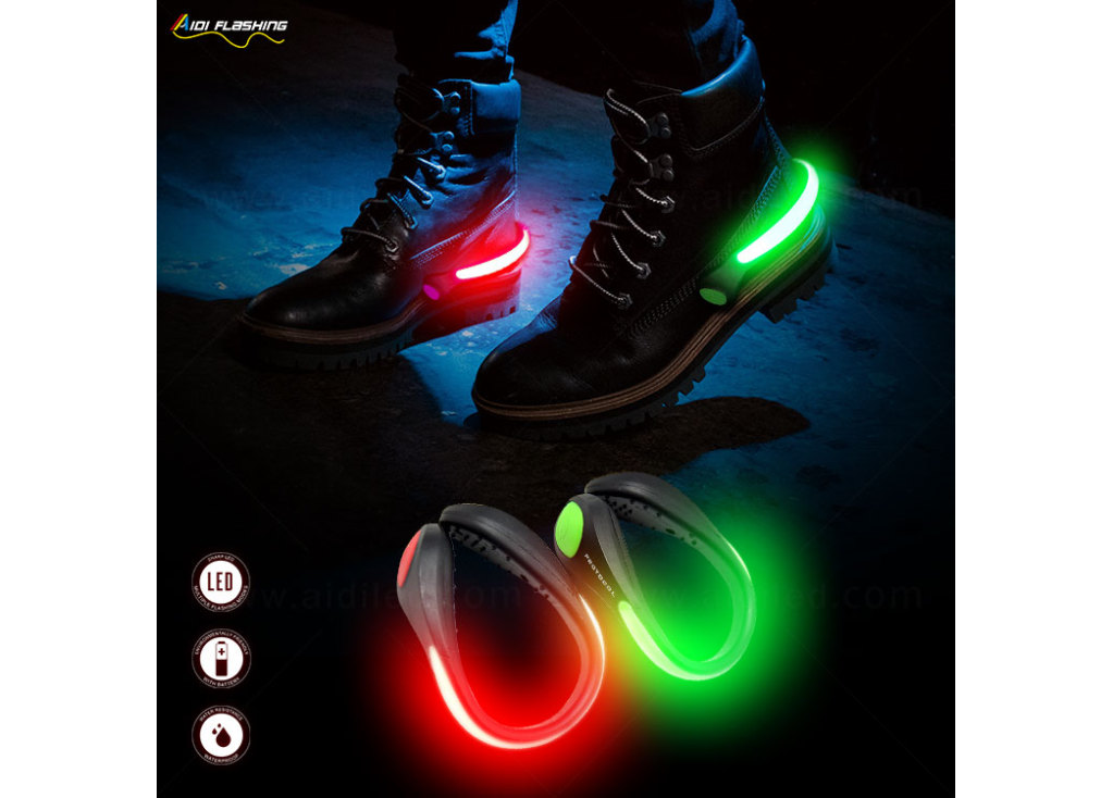 Use luces LED de clip para zapatos para correr