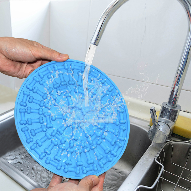 Manufacturer wholesale blue red silicone dog slow feeder bowl stick on the wall